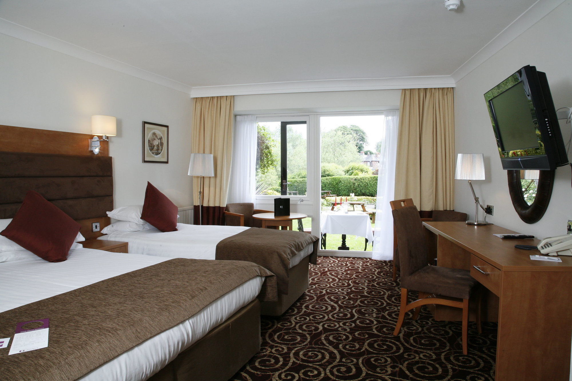 The Legacy Rose & Crown Hotel Salisbury Room photo