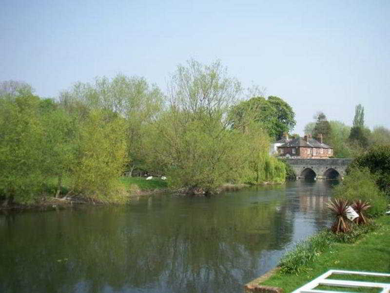 The Legacy Rose & Crown Hotel Salisbury Exterior photo
